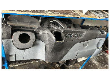 Ford costum çıkma dolu ön göğüs