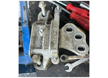 Ford courier 2024 çıkma motor kulağı
