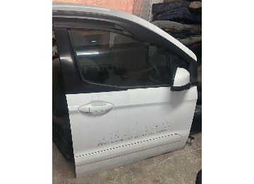 Ford courier çıkma dolu sağ ön kapı